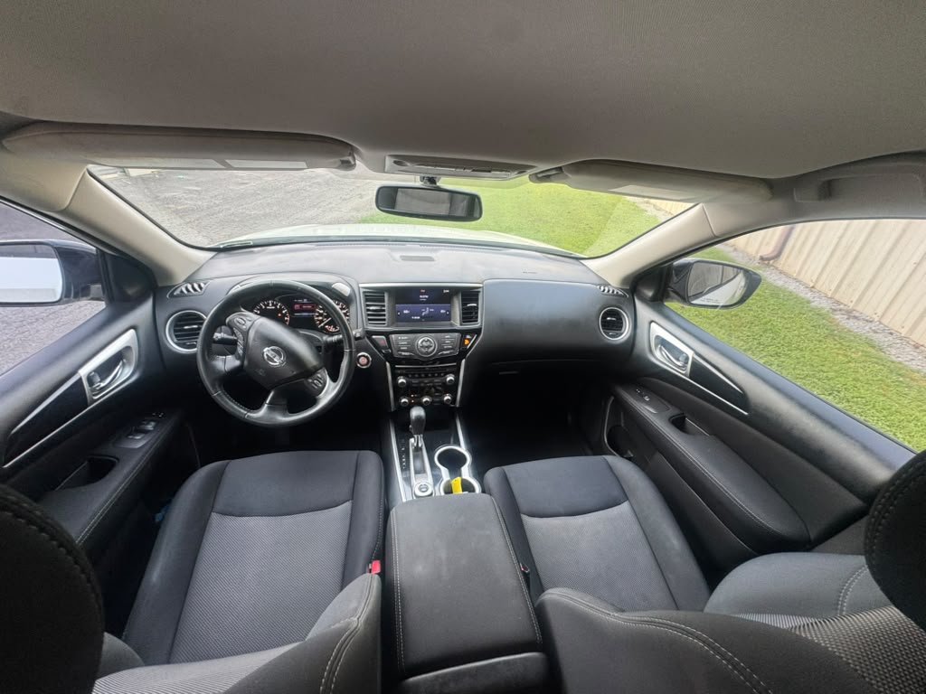 2017 Nissan Pathfinder - $7,300