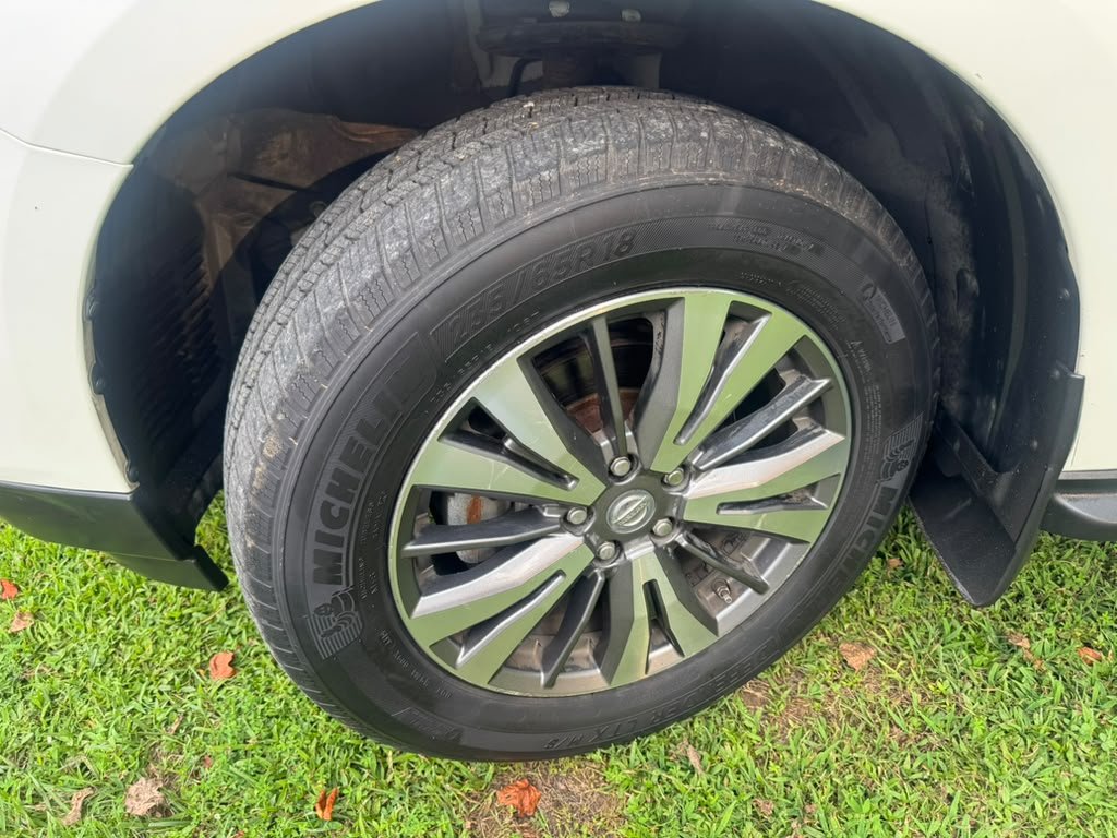 2017 Nissan Pathfinder - $7,300