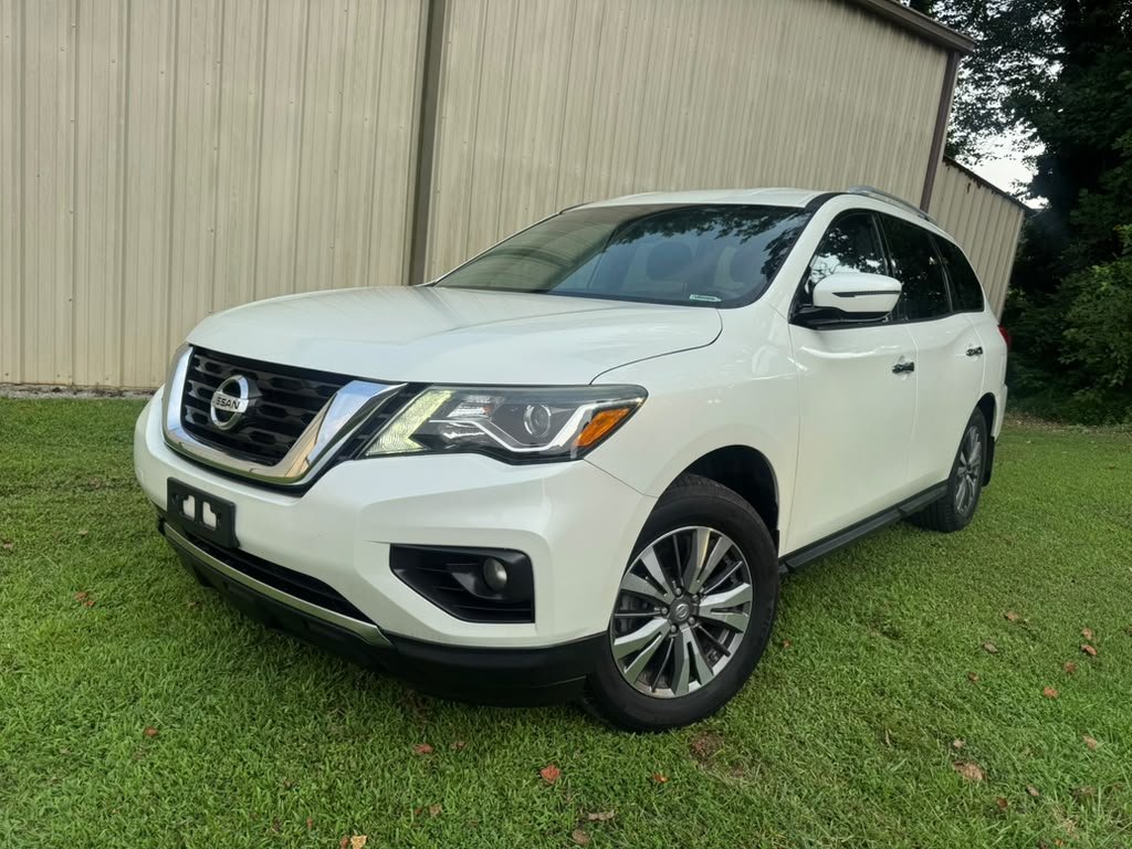 2017 Nissan Pathfinder - $7,300