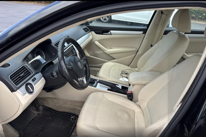 2012 Volkswagen Passat SE photo