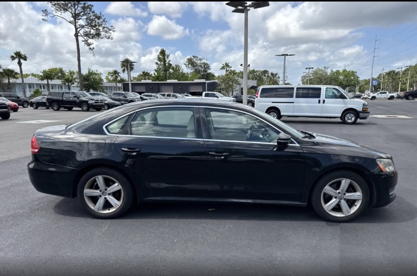 2012 Volkswagen Passat SE photo