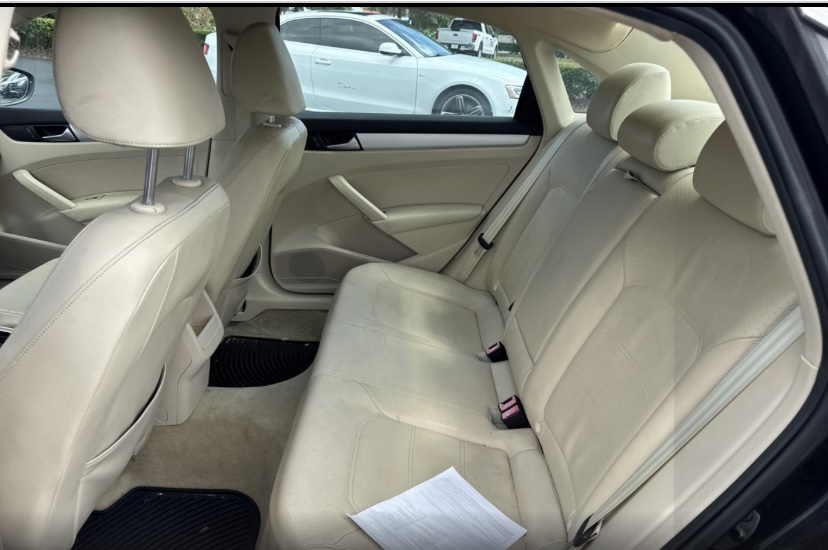 2012 Volkswagen Passat SE photo