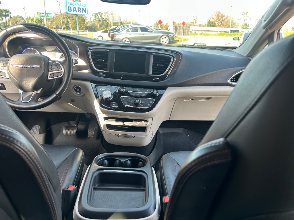 2018 Chrysler Pacifica Touring L photo