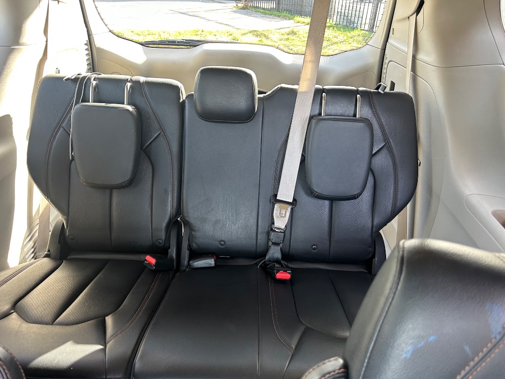 2018 Chrysler Pacifica Touring L photo