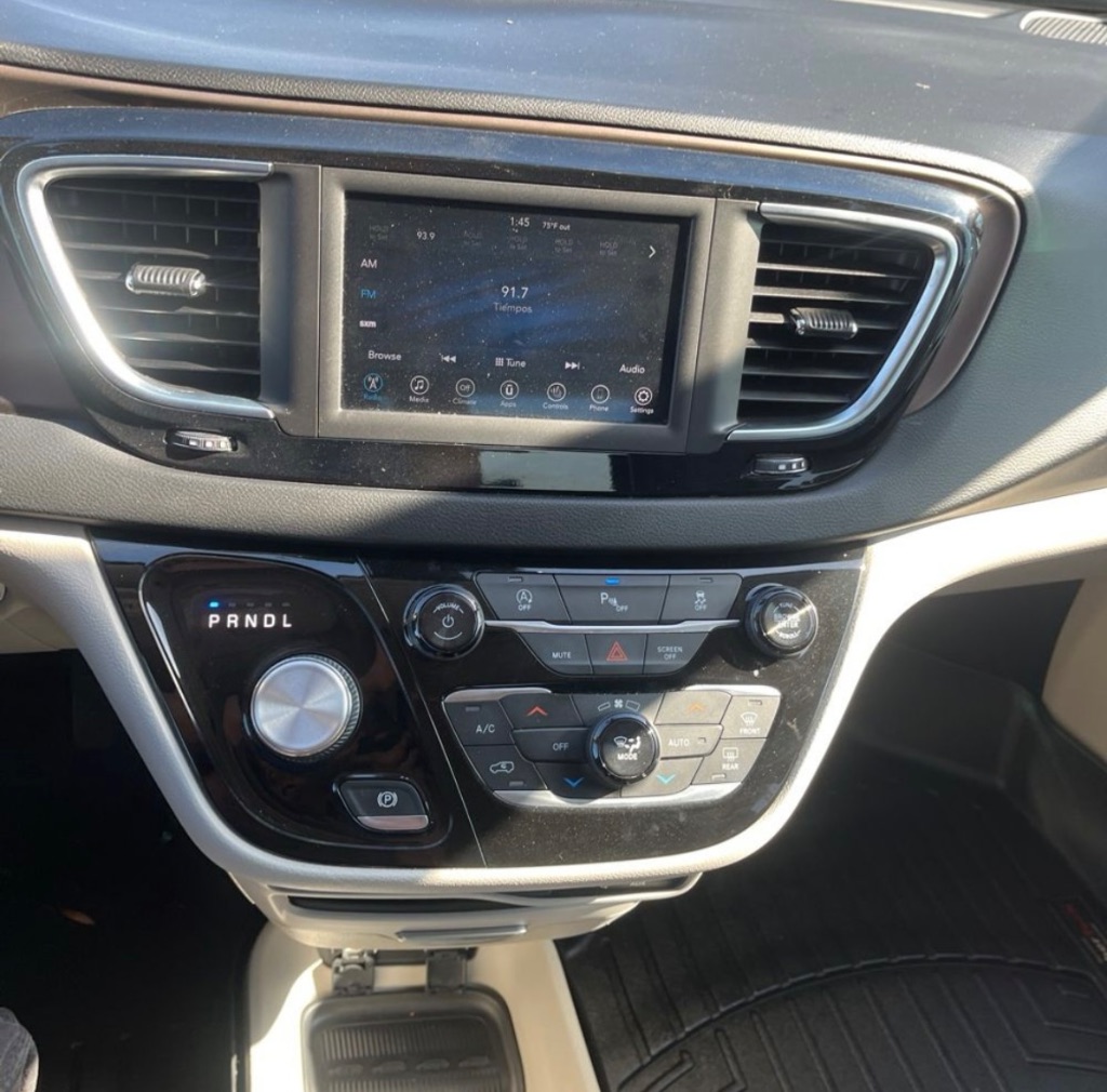 2018 Chrysler Pacifica Touring L photo