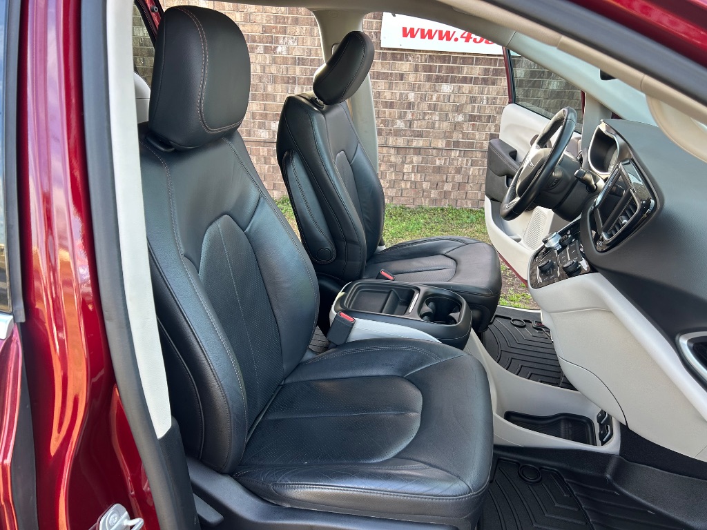 2018 Chrysler Pacifica Touring L photo