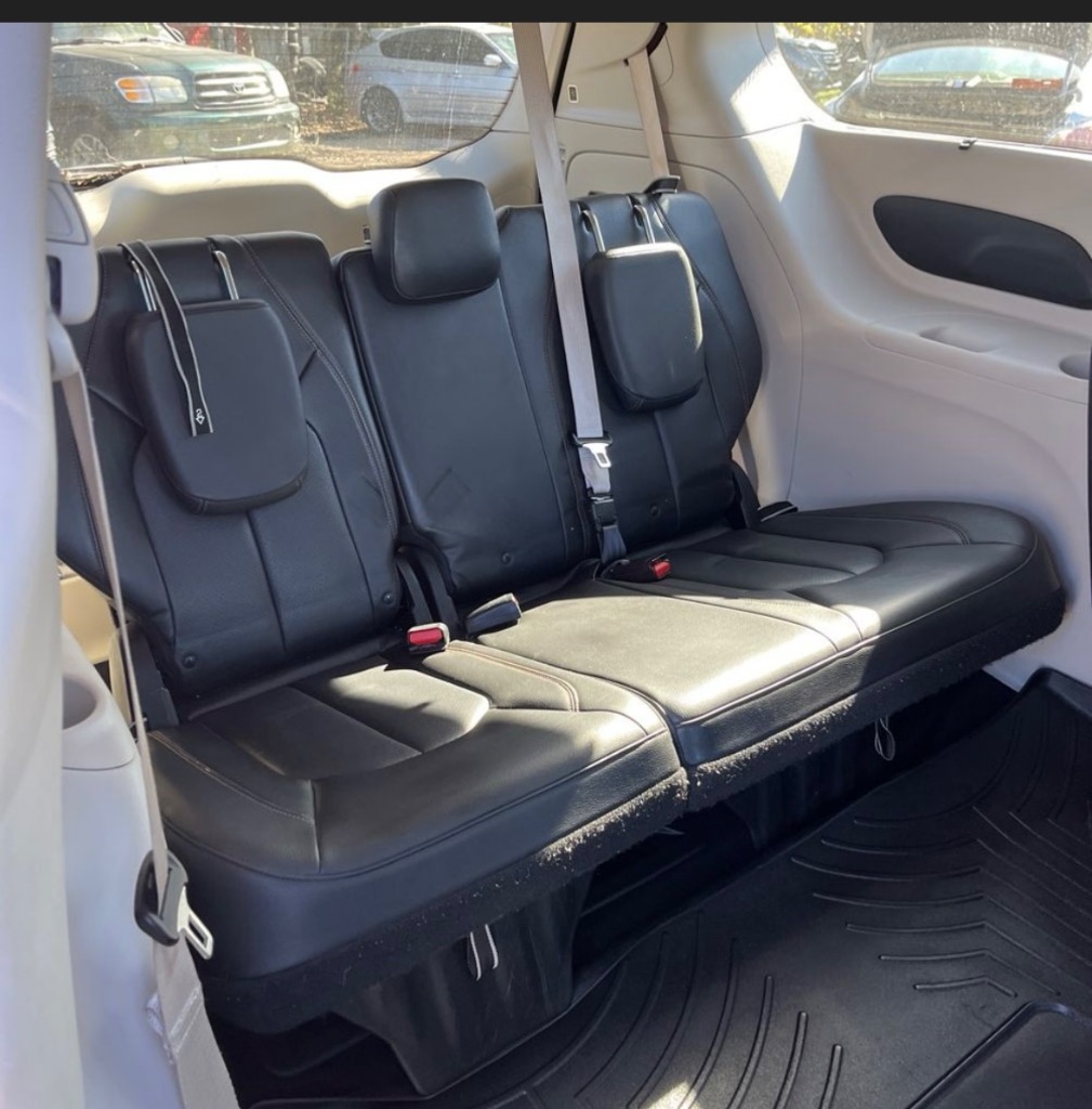 2018 Chrysler Pacifica Touring L photo