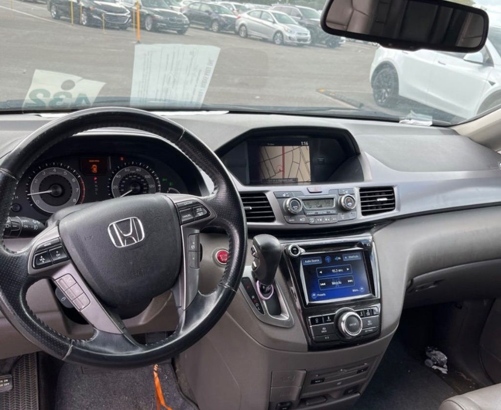 2014 Honda Odyssey Touring photo
