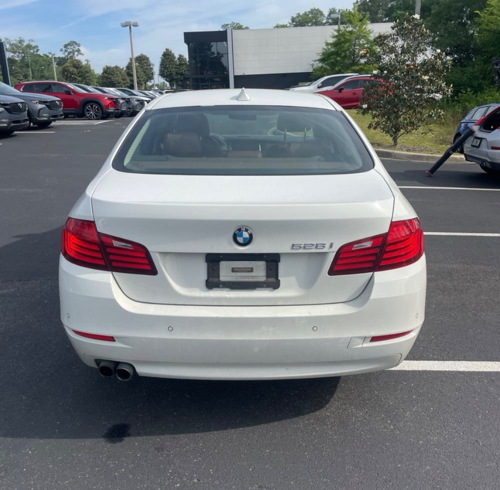 2016 BMW 5-Series 528i photo