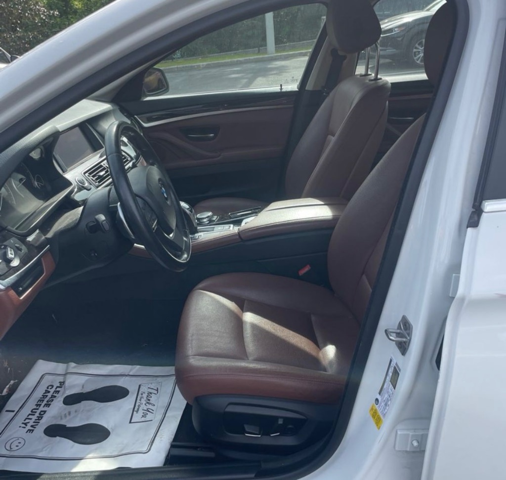 2016 BMW 5-Series 528i photo