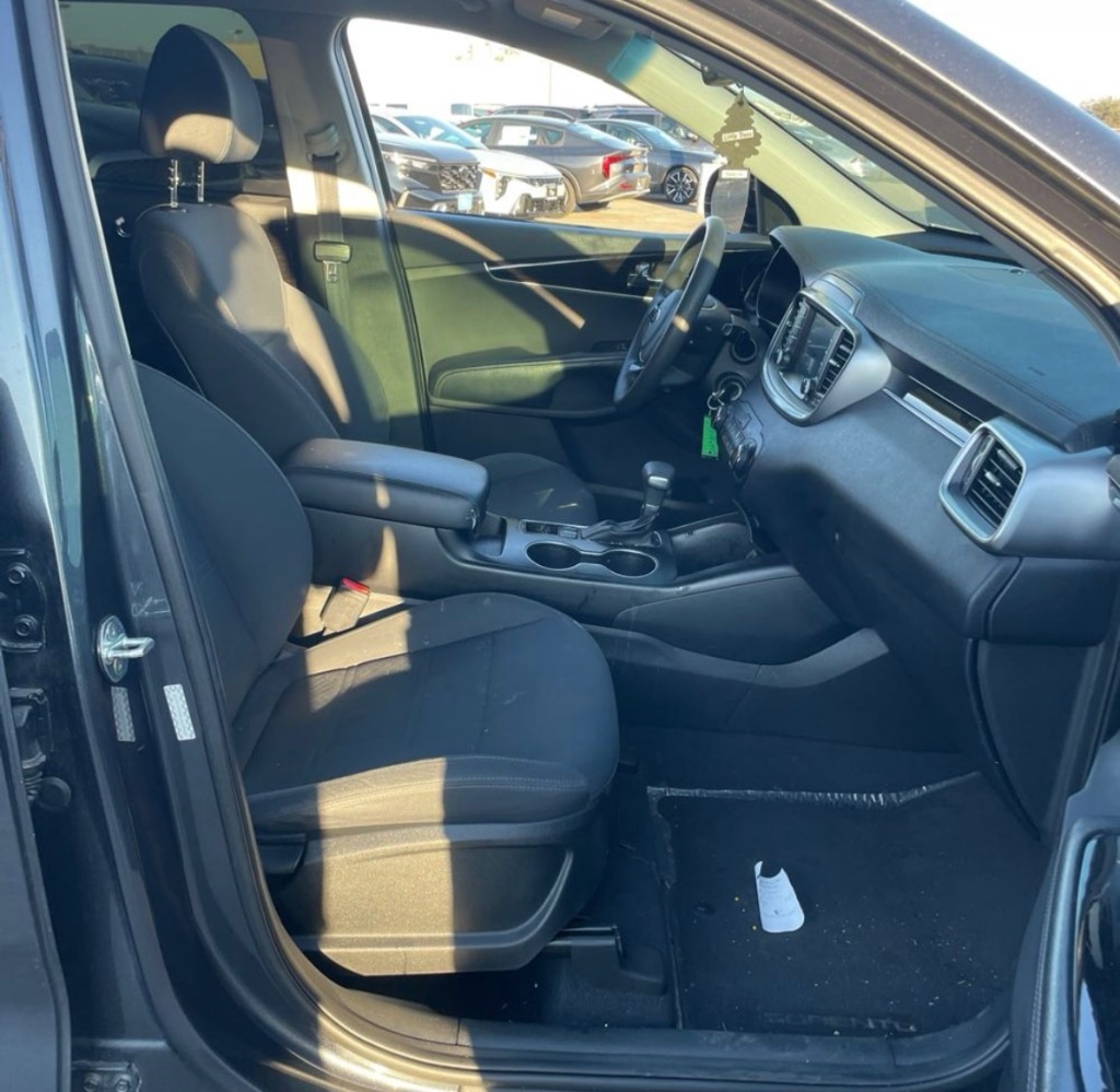 2020 Kia Sorento LX photo