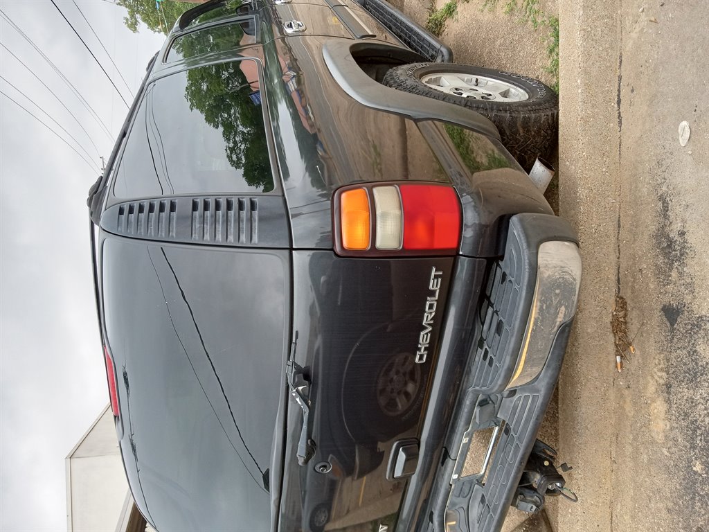 2005 Chevrolet Suburban 1500 LS photo