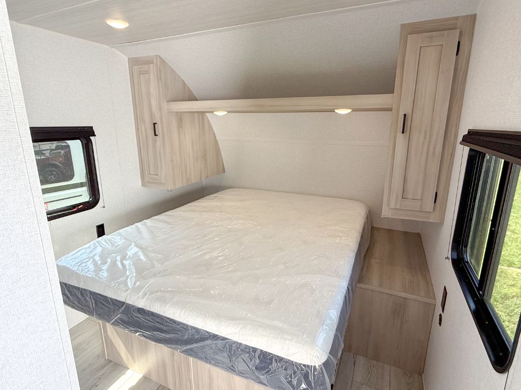 2024 Forest River Surveyor Legend - $17,995