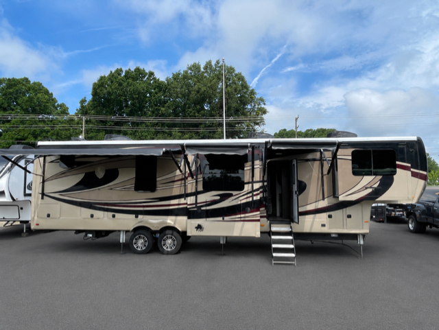 2019 HEARTLAND LANDMARK 365  - $44,995