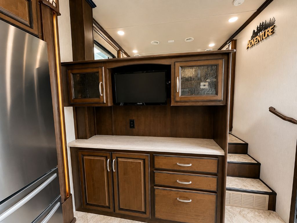 2019 HEARTLAND LANDMARK 365  - $44,995