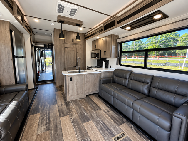 2021 Keystone Keystone - $59,995