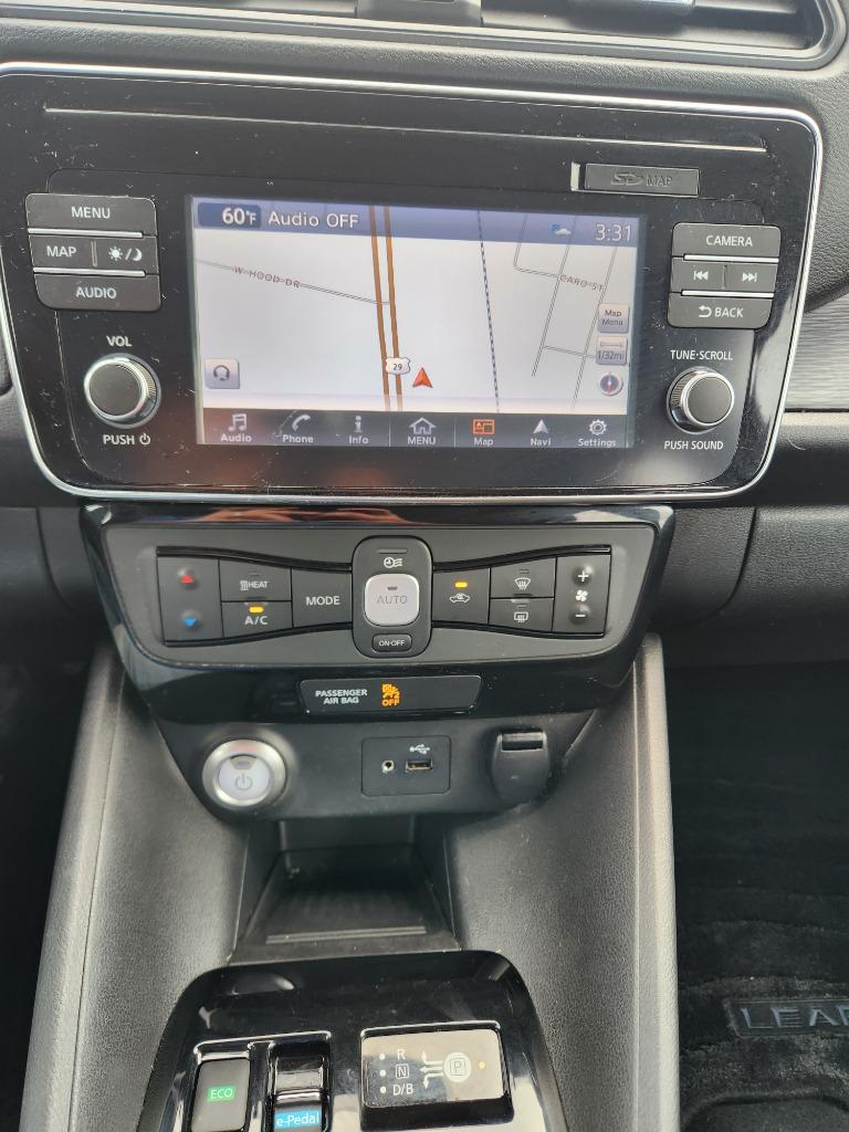 2018 Nissan LEAF SV photo