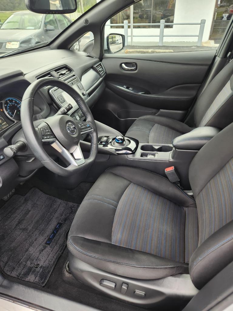 2018 Nissan LEAF SV photo