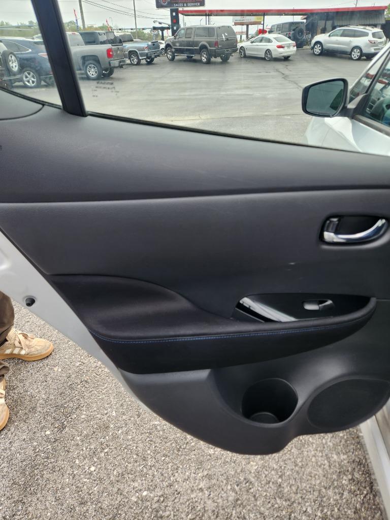 2018 Nissan LEAF SV photo