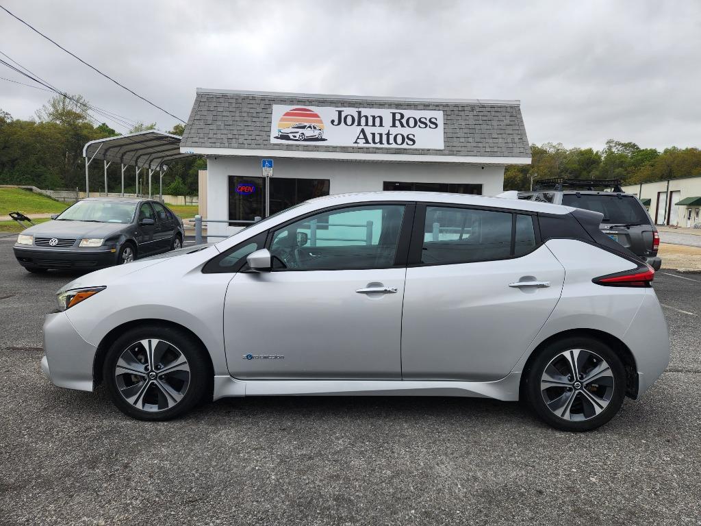2018 Nissan LEAF SV photo