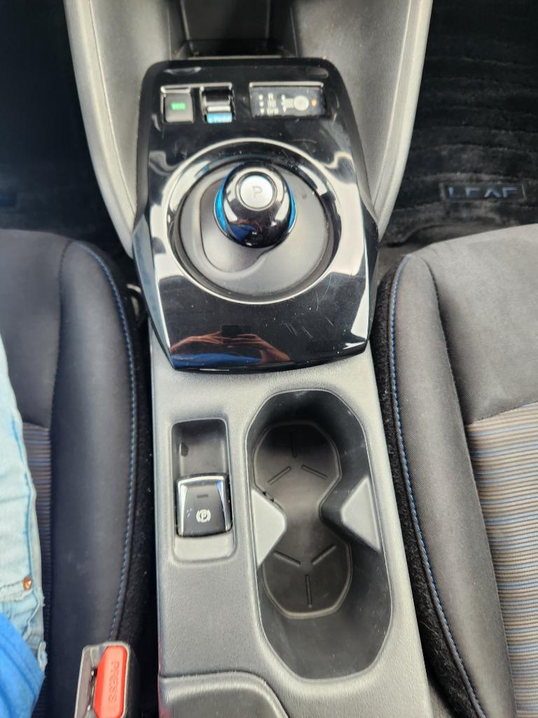 2018 Nissan LEAF SV photo