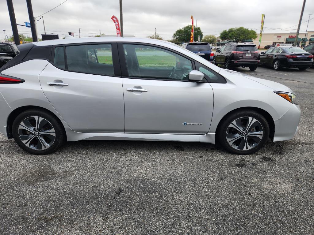 2018 Nissan LEAF SV photo