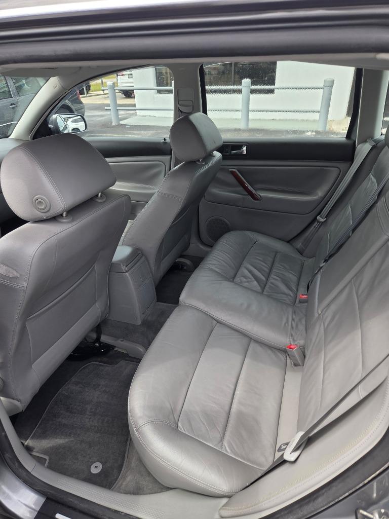 2003 Volkswagen Passat GLX photo