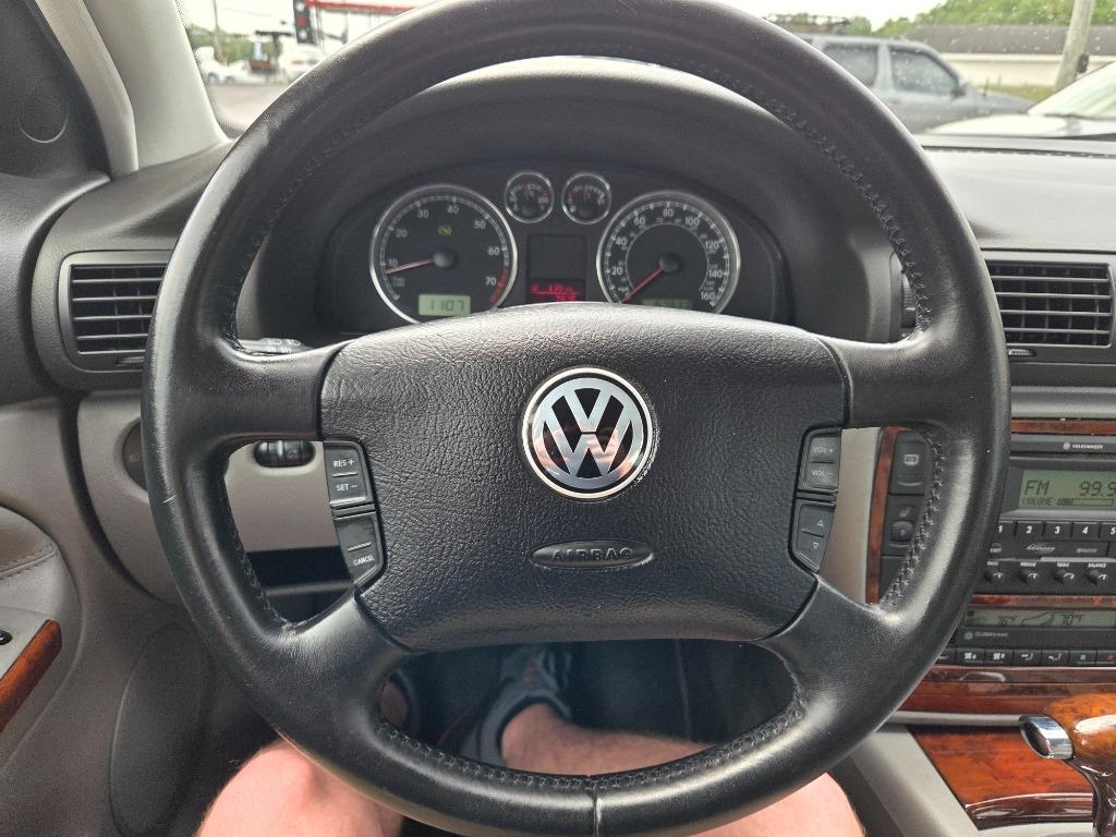 2003 Volkswagen Passat GLX photo