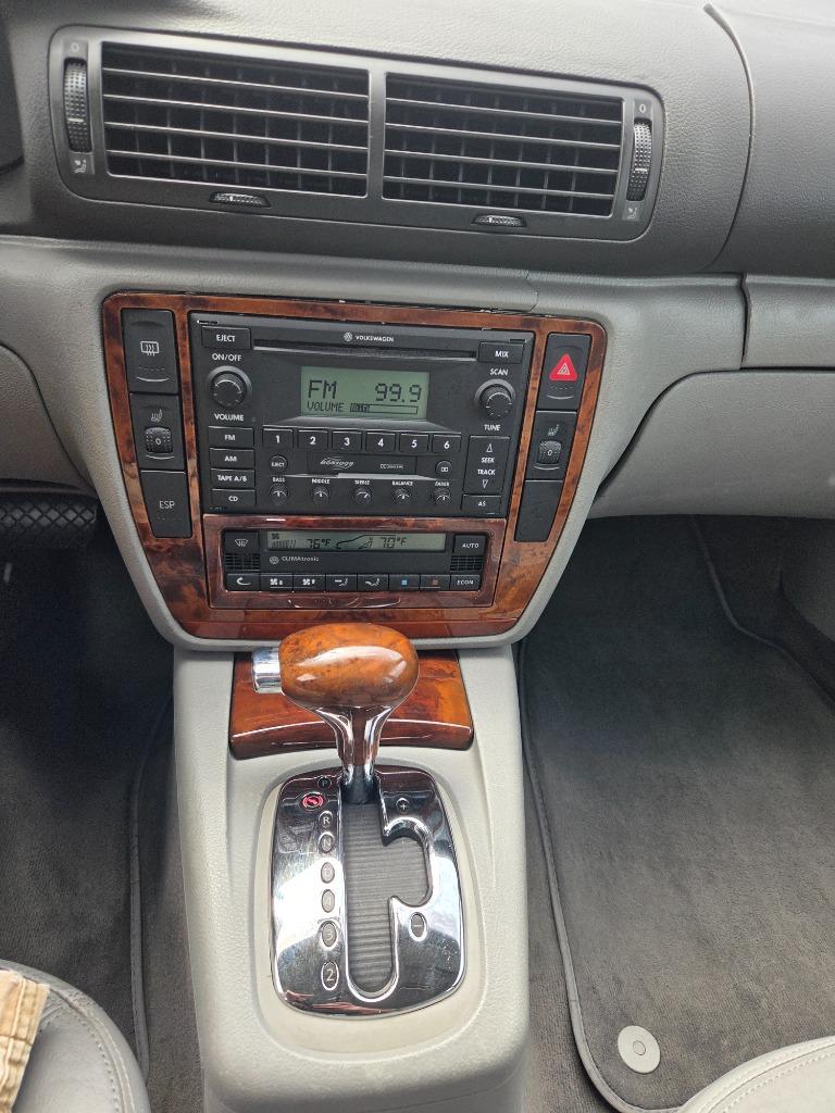 2003 Volkswagen Passat GLX photo
