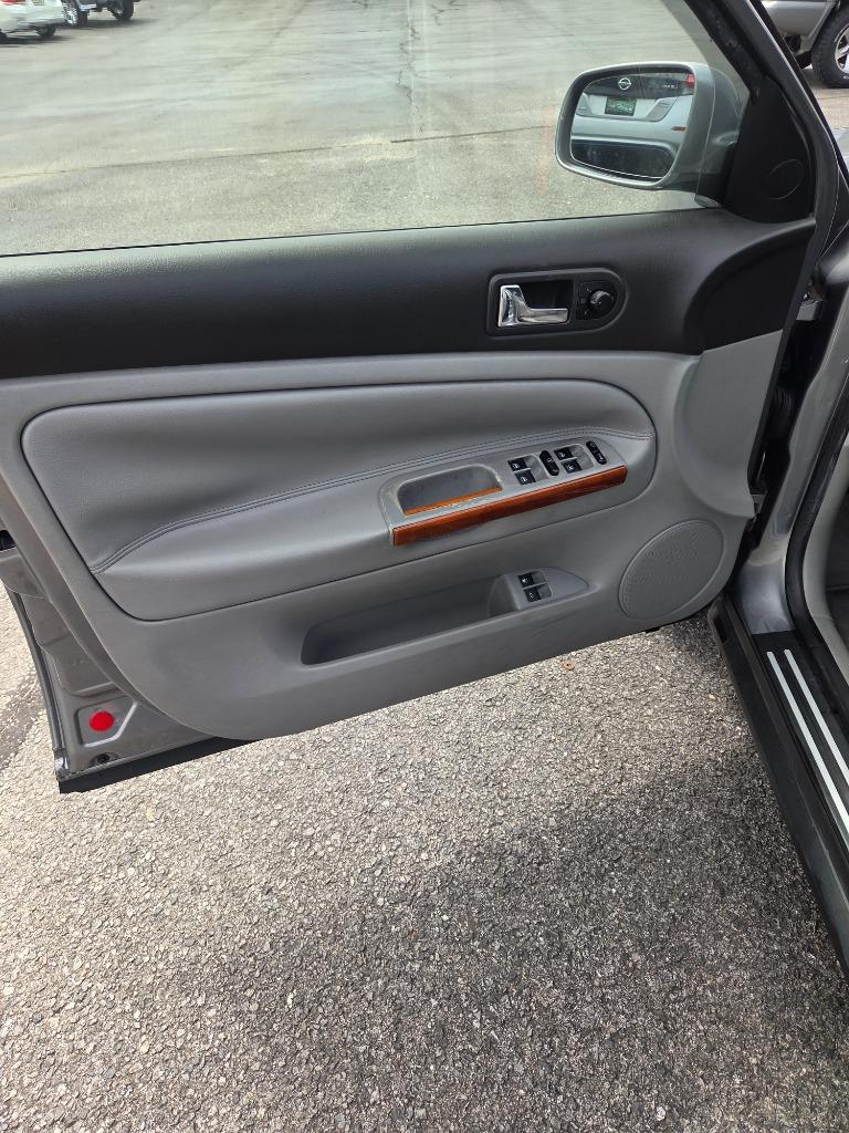 2003 Volkswagen Passat GLX photo