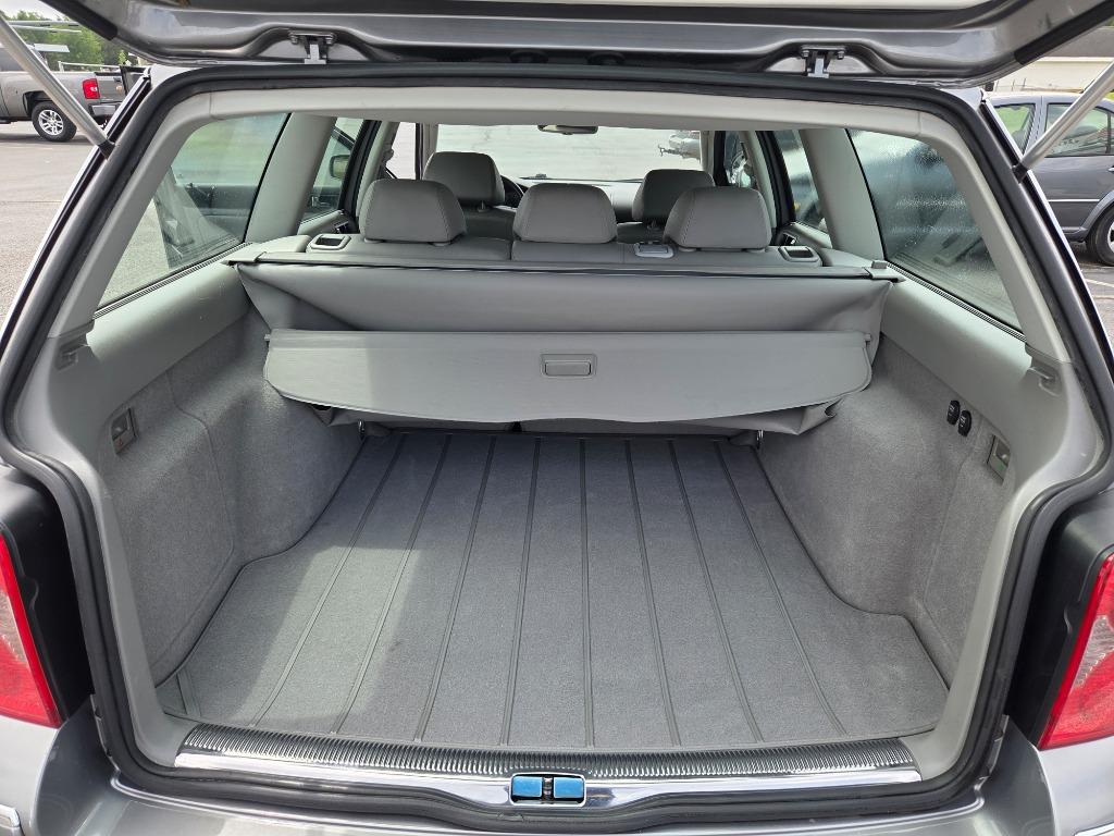 2003 Volkswagen Passat GLX photo