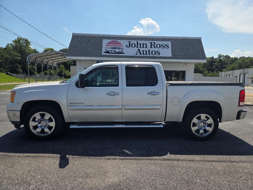 White 2011 GMC Sierra 1500 SLE Crew Cab Pickup Truck 4X2 Automatic
