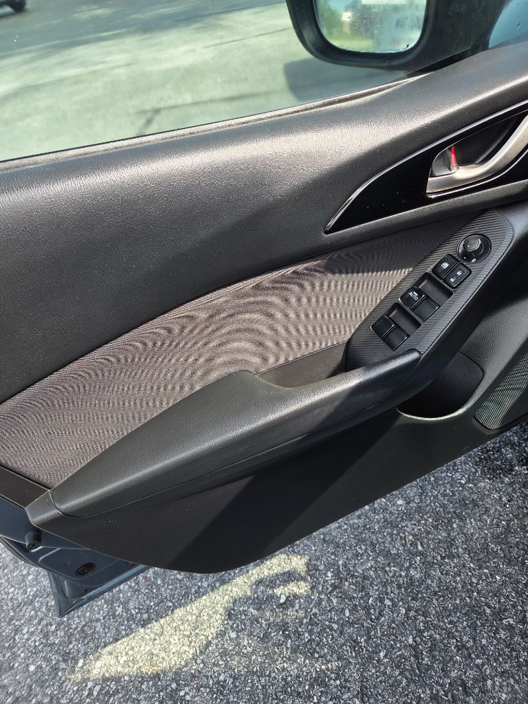 2016 MAZDA MAZDA3 - $13,995