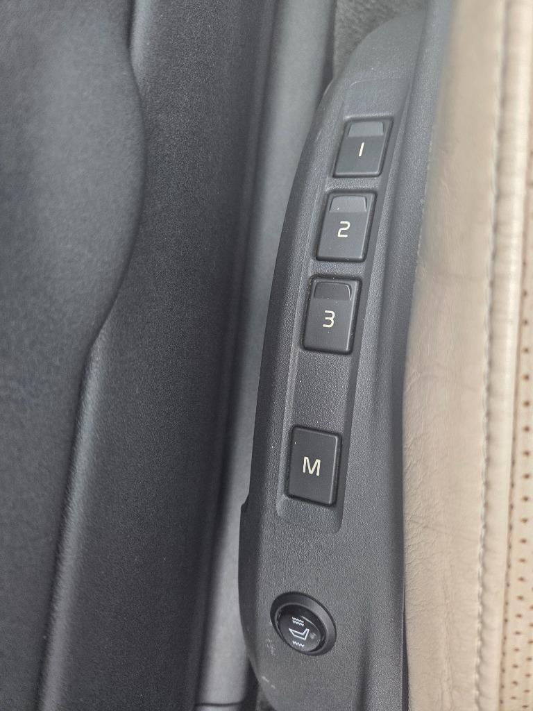 2011 Volvo C70 - $8,995