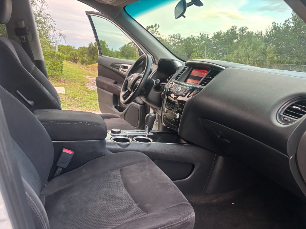2014 Nissan Pathfinder - $3,500