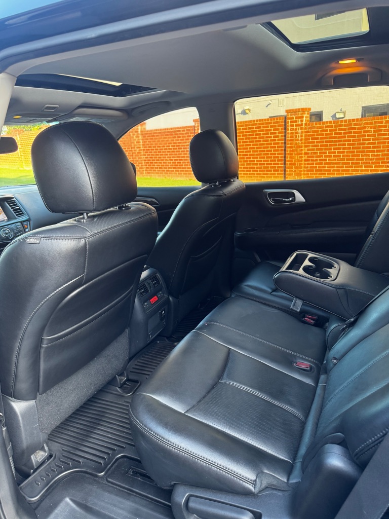 2015 Nissan Pathfinder - $8,900