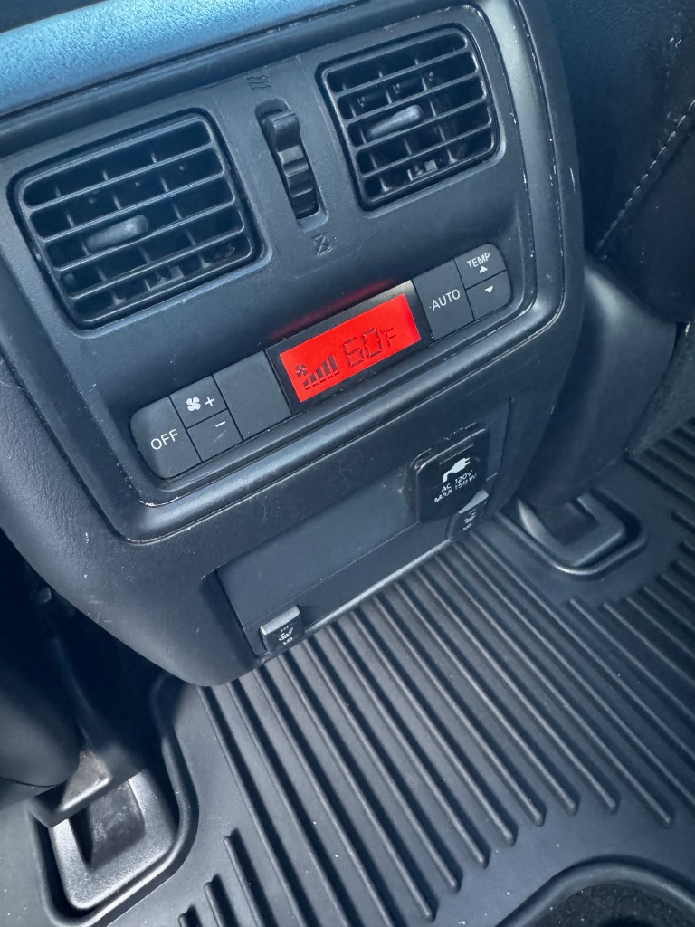 2015 Nissan Pathfinder - $8,900