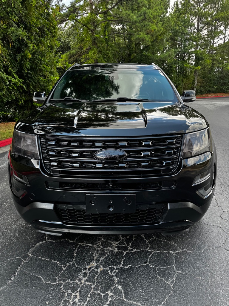 2017 Ford Explorer - $9,900