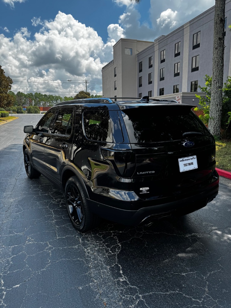 2017 Ford Explorer - $9,900
