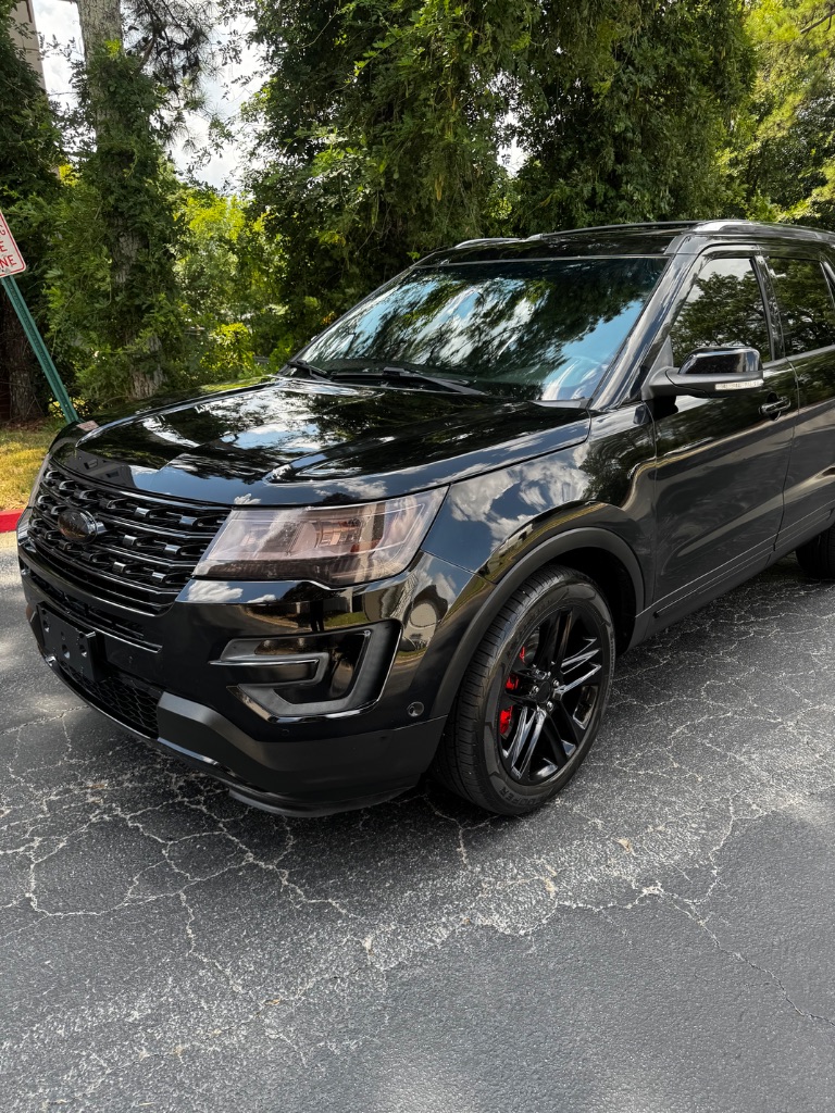 2017 Ford Explorer - $9,900