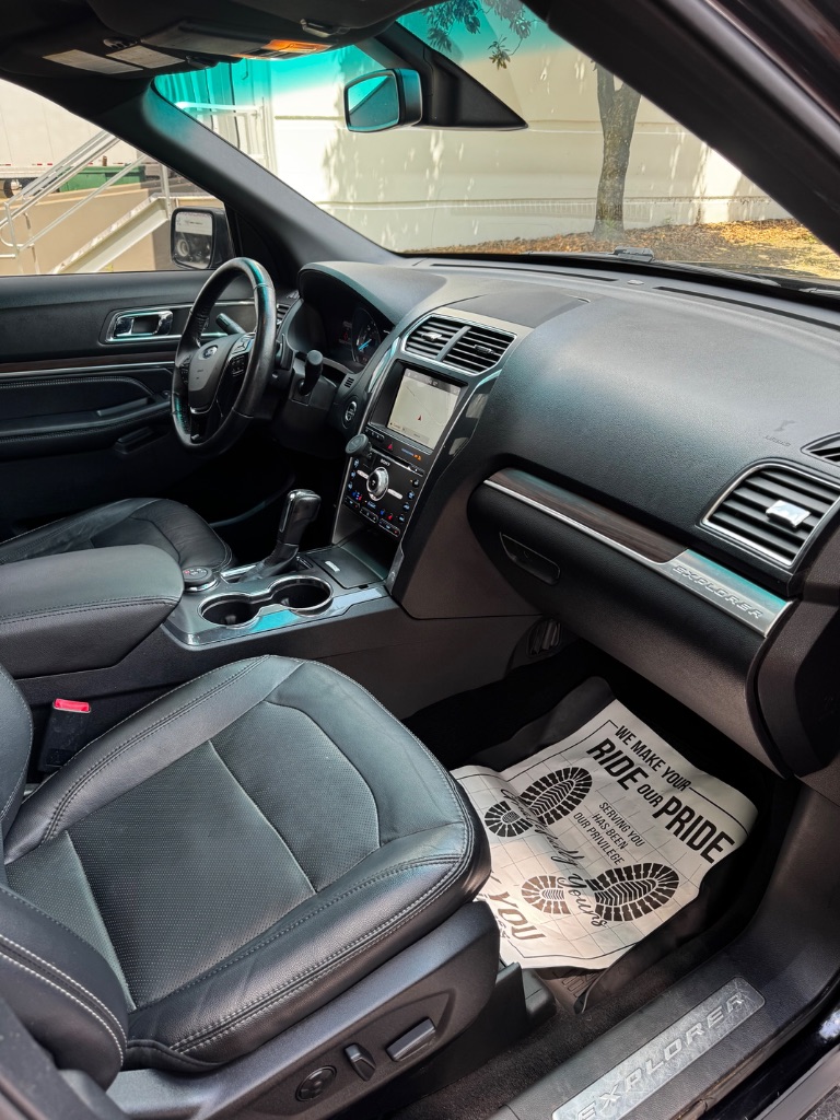 2017 Ford Explorer - $9,900
