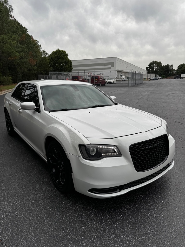 2019 Chrysler 300 - $12,900