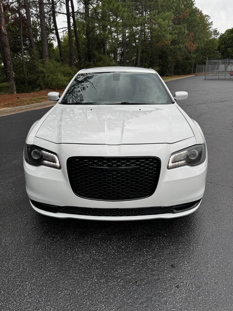 2019 Chrysler 300 - $12,900