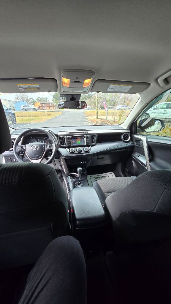 2017 Toyota RAV4 LE photo