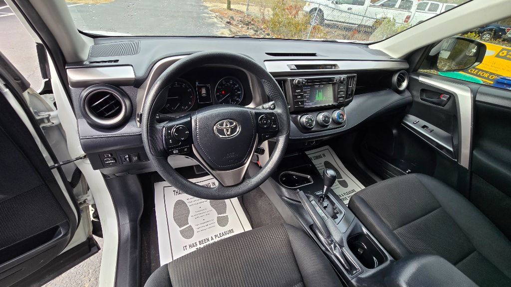 2017 Toyota RAV4 LE photo