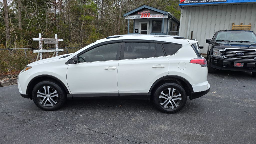 2017 Toyota RAV4 LE photo