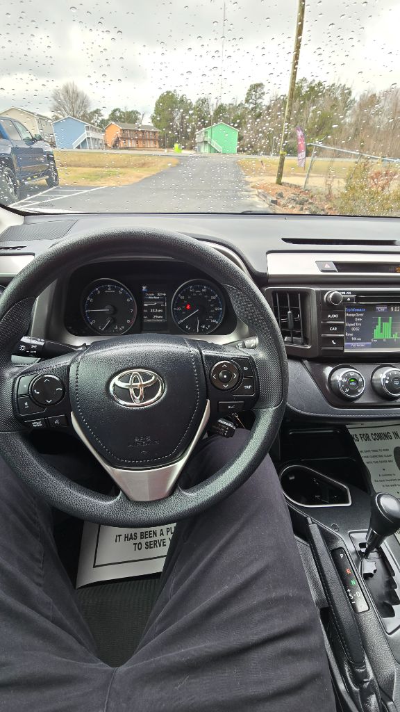 2017 Toyota RAV4 LE photo