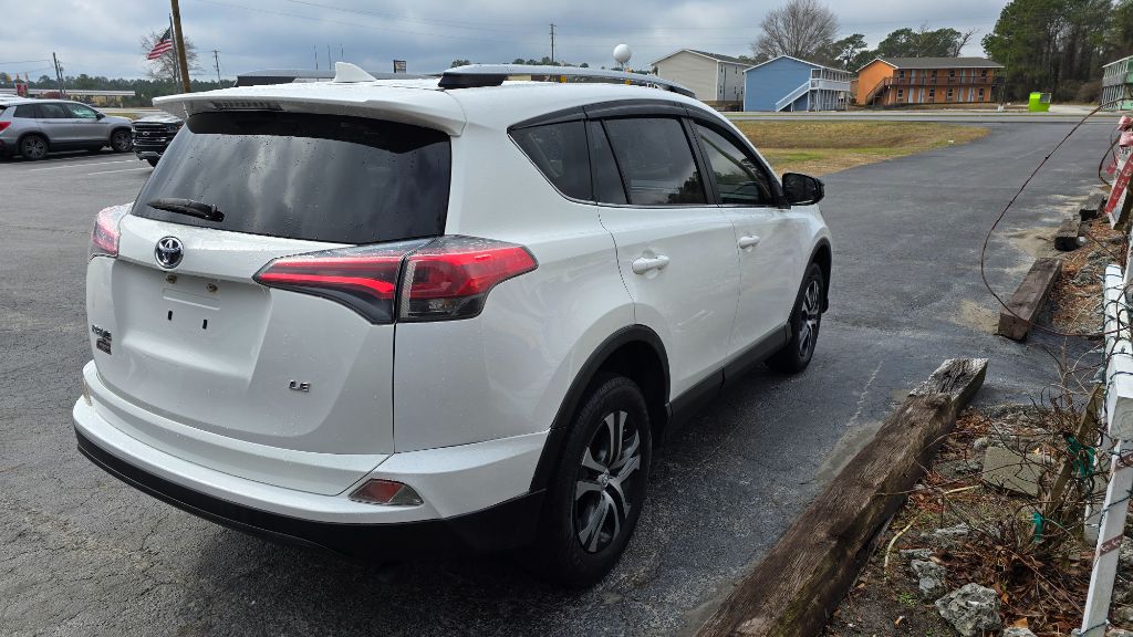 2017 Toyota RAV4 LE photo