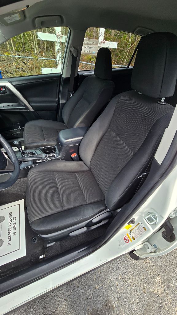 2017 Toyota RAV4 LE photo