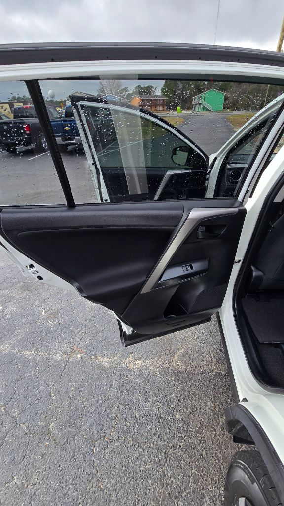 2017 Toyota RAV4 LE photo